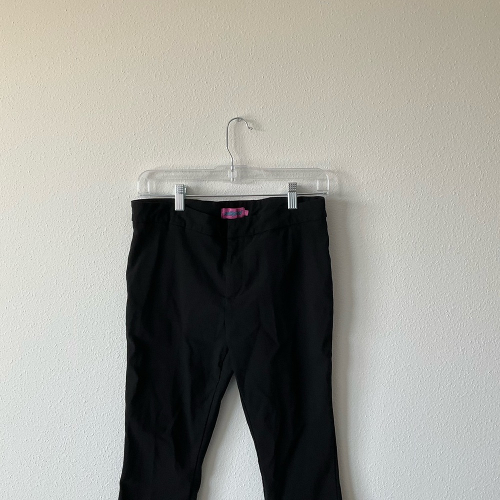 Edikted Sarafina Black Capris Low Rise Fit